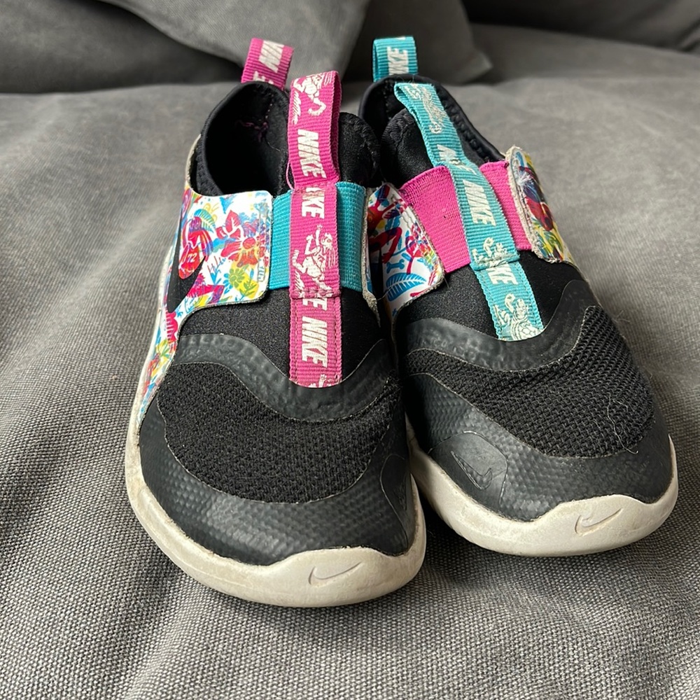Girls Nike Flex lightweight runners